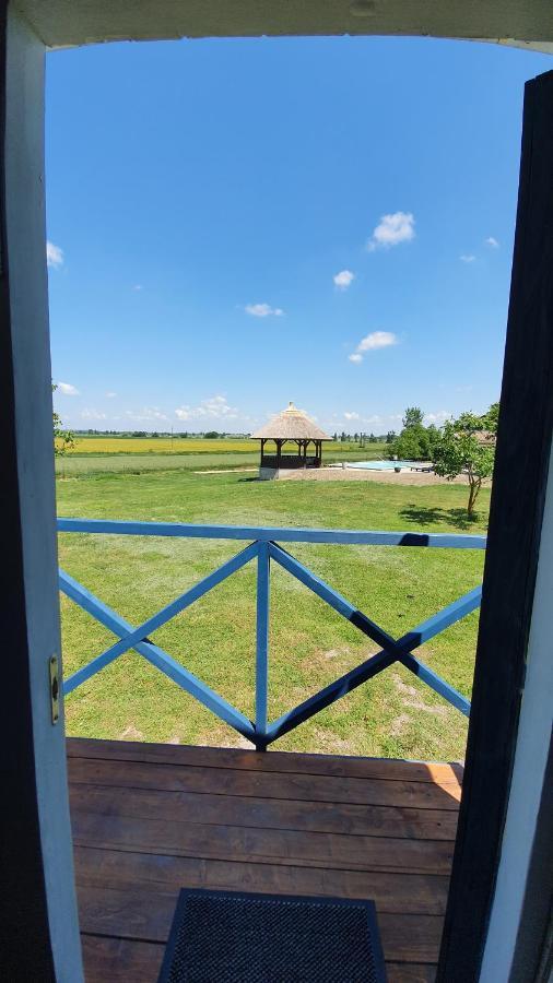 Tisza White House Bed & Breakfast Tiszaszolos Exterior photo