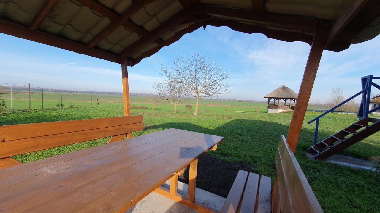 Tisza White House Bed & Breakfast Tiszaszolos Exterior photo