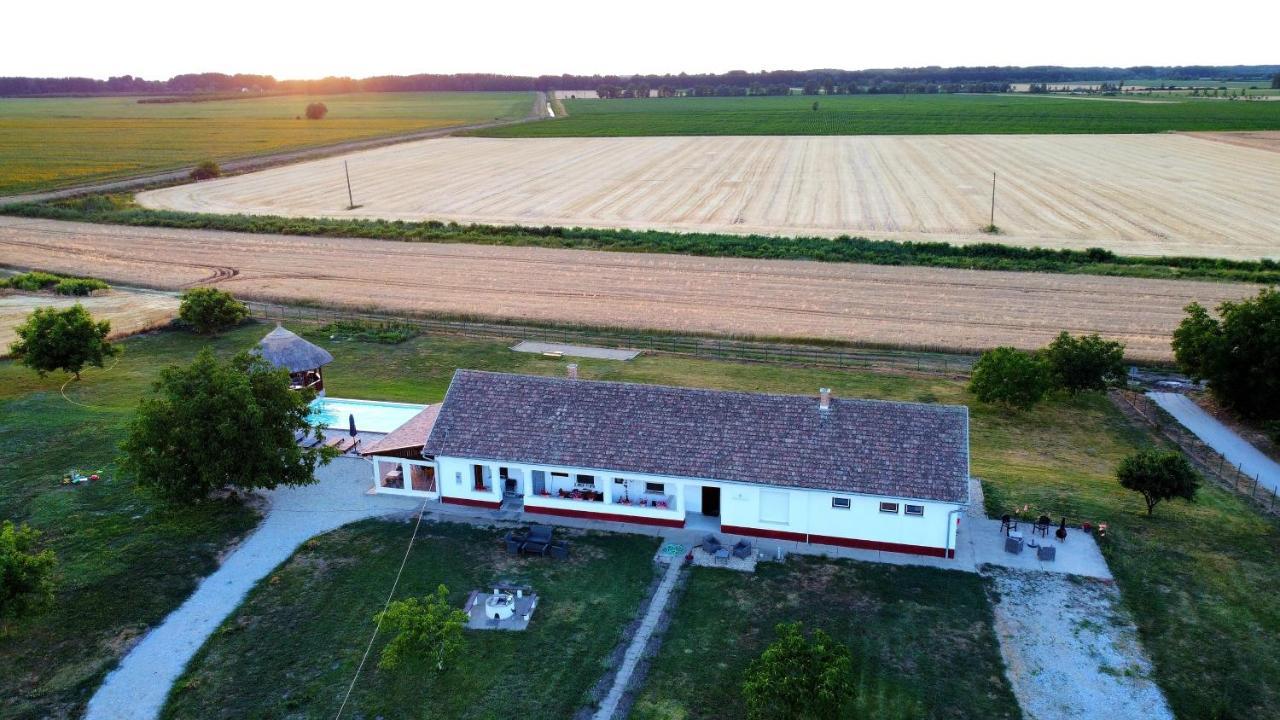 Tisza White House Bed & Breakfast Tiszaszolos Exterior photo
