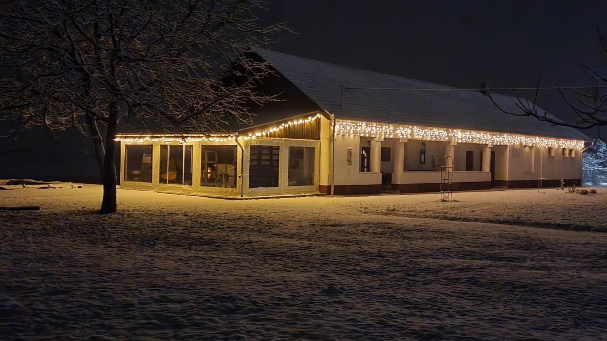 Tisza White House Bed & Breakfast Tiszaszolos Exterior photo